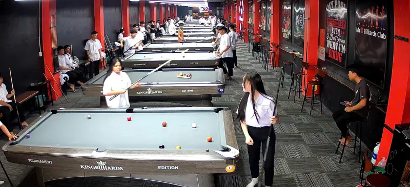 Cơ thủ thi đấu tại sân Mr.K 2